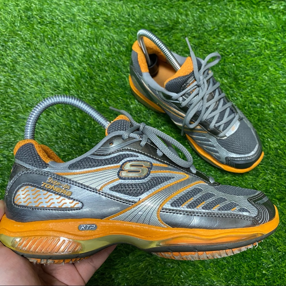 Skechers Women's Shape Ups Toners Ultra Fit Sneaker (D065)